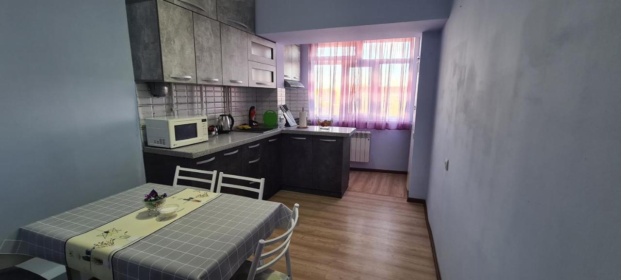 Flat In Central Bishkek Luaran gambar