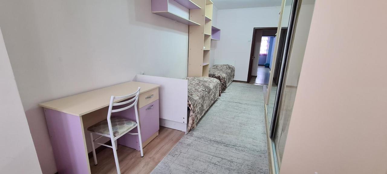 Flat In Central Bishkek Luaran gambar